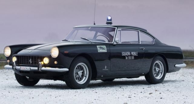 Продава се уникална полицейска суперкола Ferrari (СНИМКИ) 